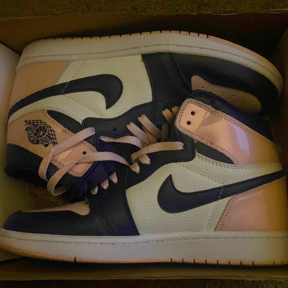 Atmosphere 1s